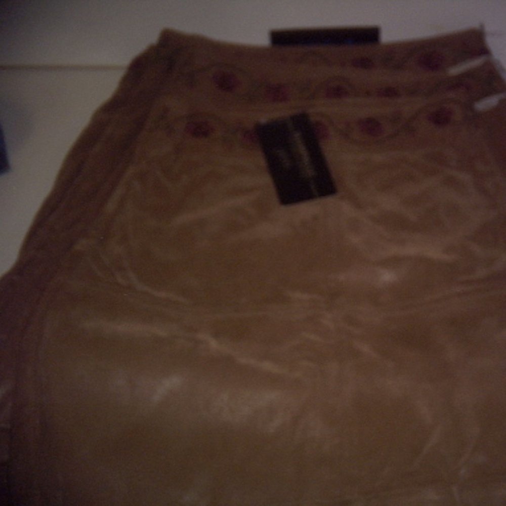 Skirt - Picture 2 of 4